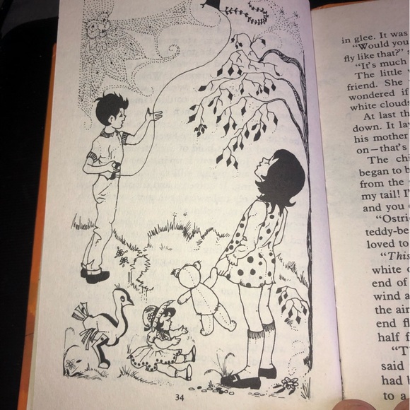 The Goblin and the Dragon and Other Stories - Hardcover
Blyton, Enid Blyton - Picture 8 of 10